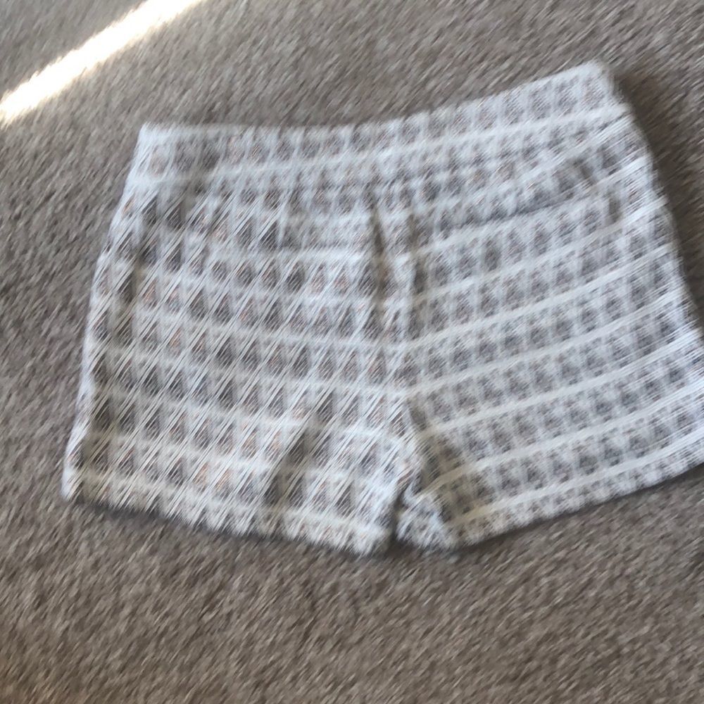LOFT patterned shorts. - Picture 6 of 7
